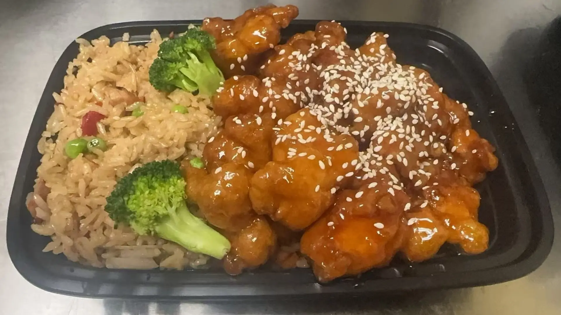 Sesame chicken combo with fried rice & broccoli, a Chinese Restaurant in Rochester.
